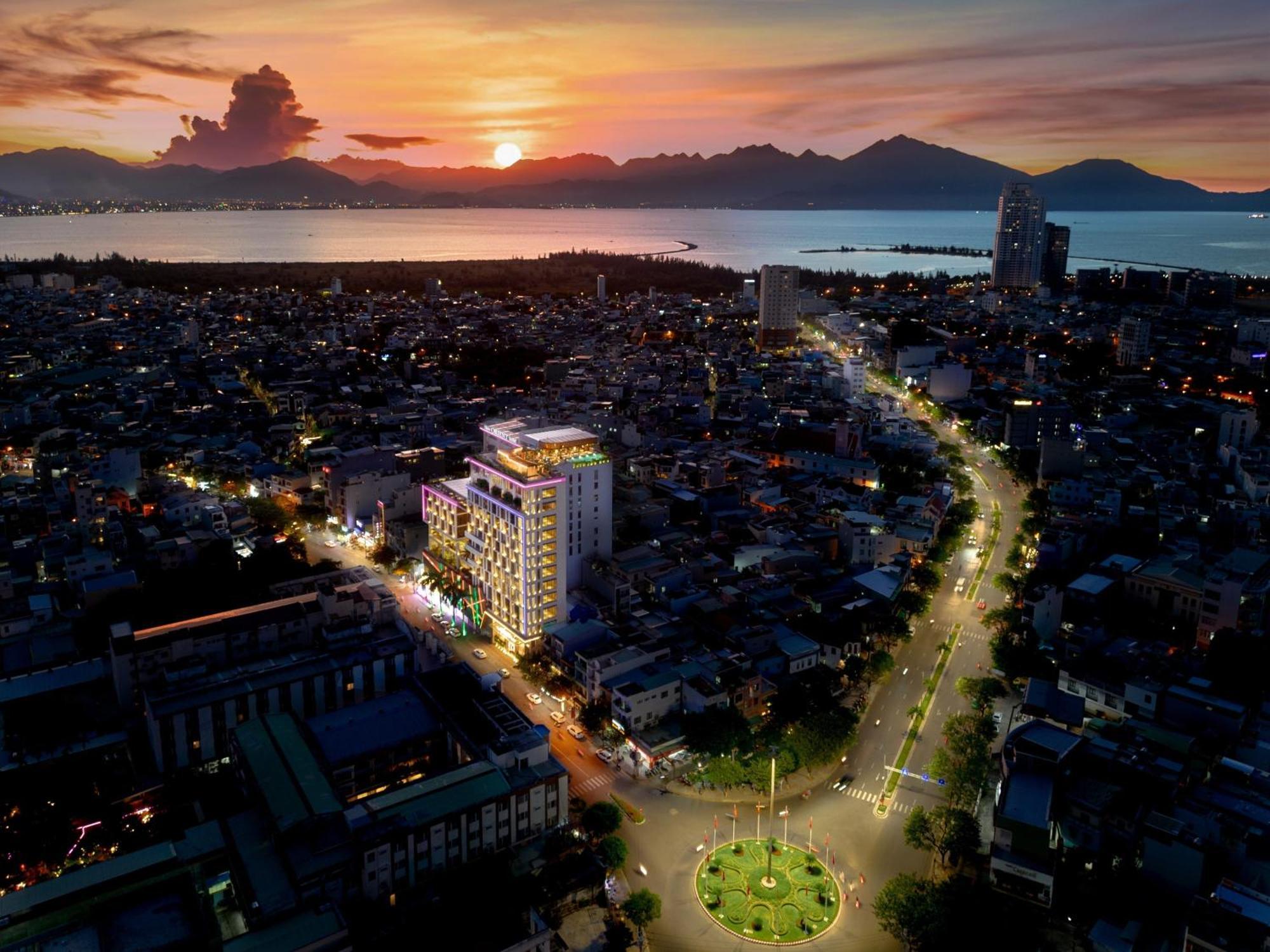 New Orient Hotel Da Nang Esterno foto